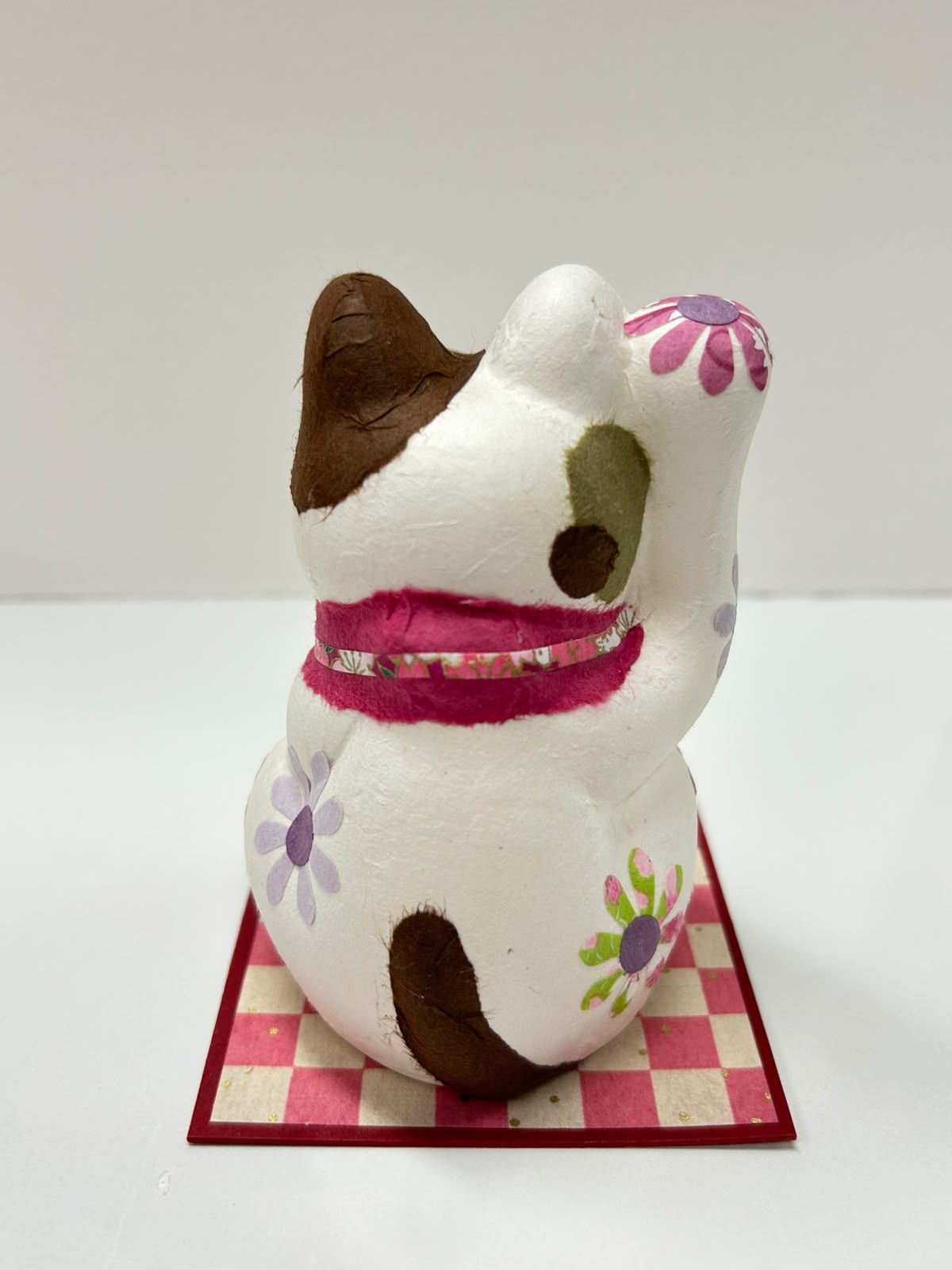 美濃和紙手貼陶瓷人形招財貓 (花)| Mino Washi Paper Hand-Covered Ceramic Maneki Neko (Flower)