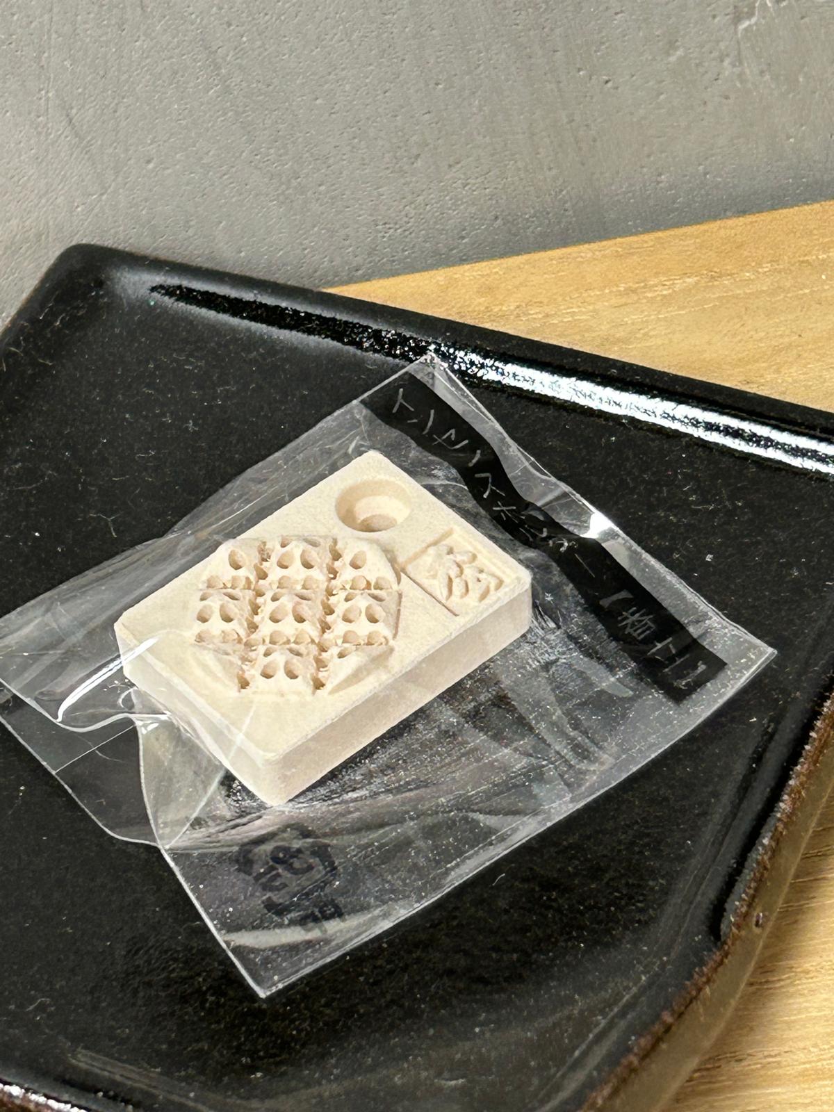 三花貓貓陶瓷線香座 | Cat  Ceramic Incense Stand