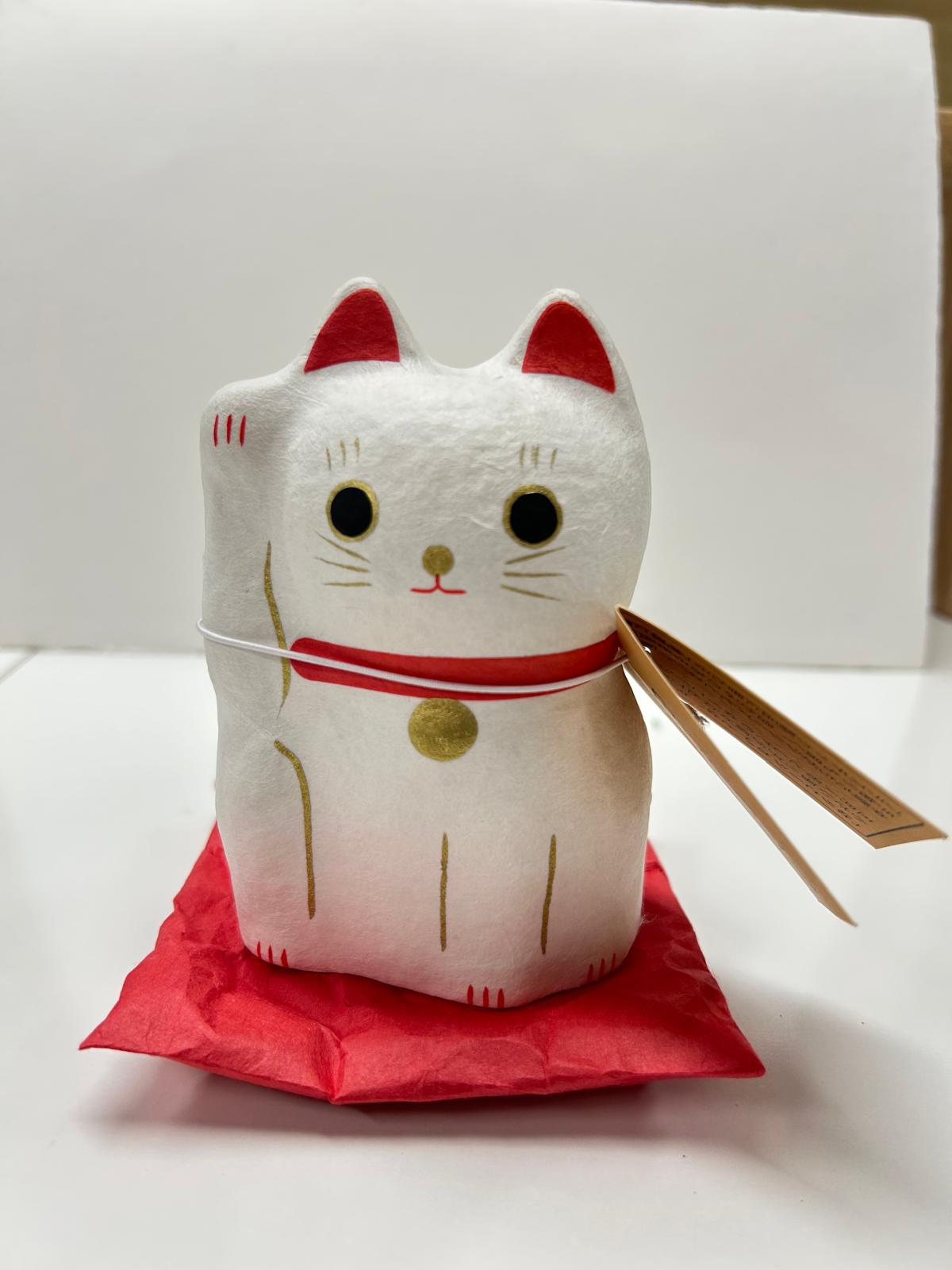 白貓 套娃娃 | White Cat Nesting Doll