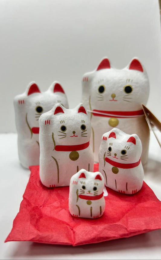 白貓 套娃娃 | White Cat Nesting Doll