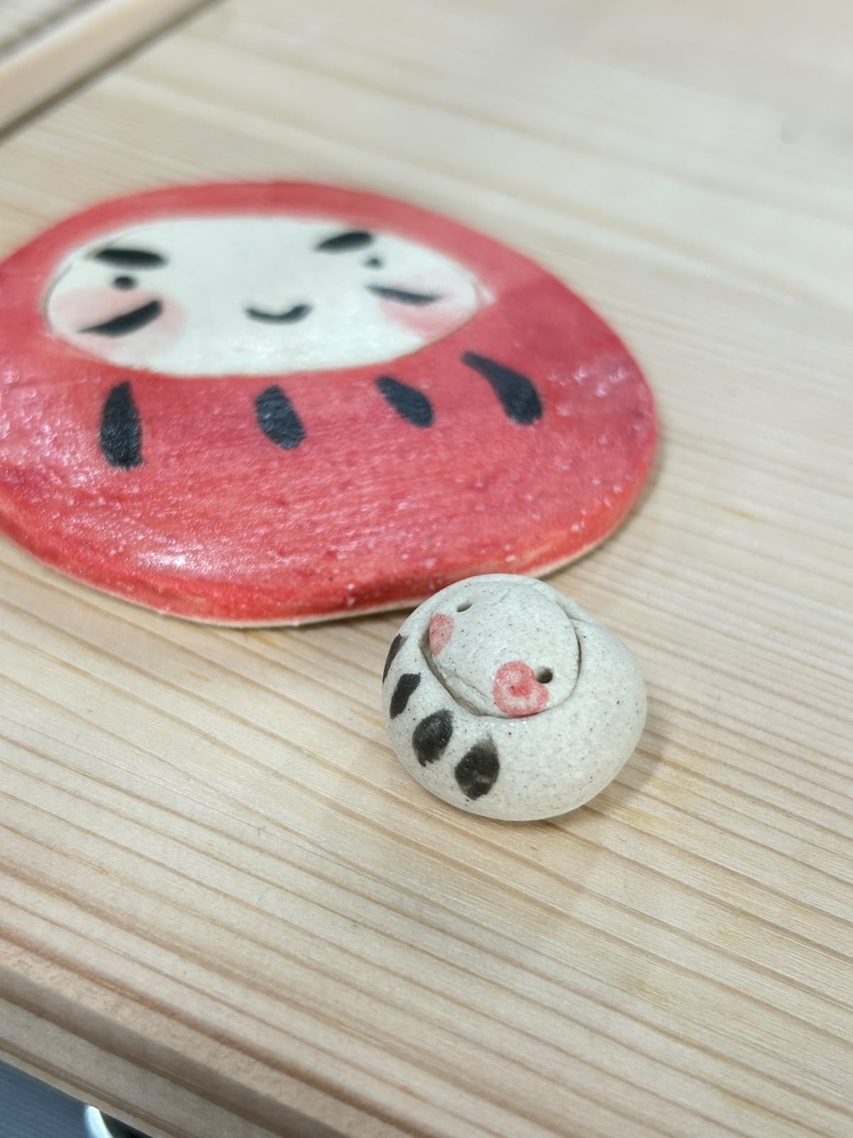 作舍 紅白達摩香立 | Craftman House Red & White Daruma Incense Holder