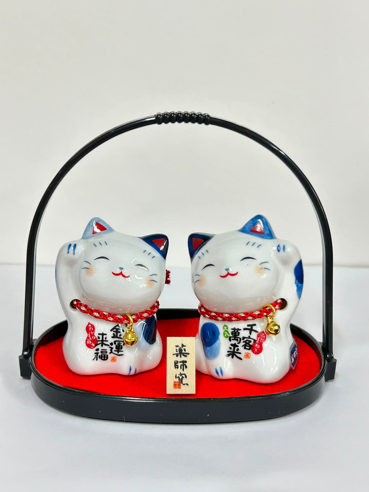 作舍 西木染招財貓 (附鈴鐺 和小籃子)  | Craftman House Nishiki-dyed Hitomimaki Okane Maneki Neko (with bell & Small hand basket)