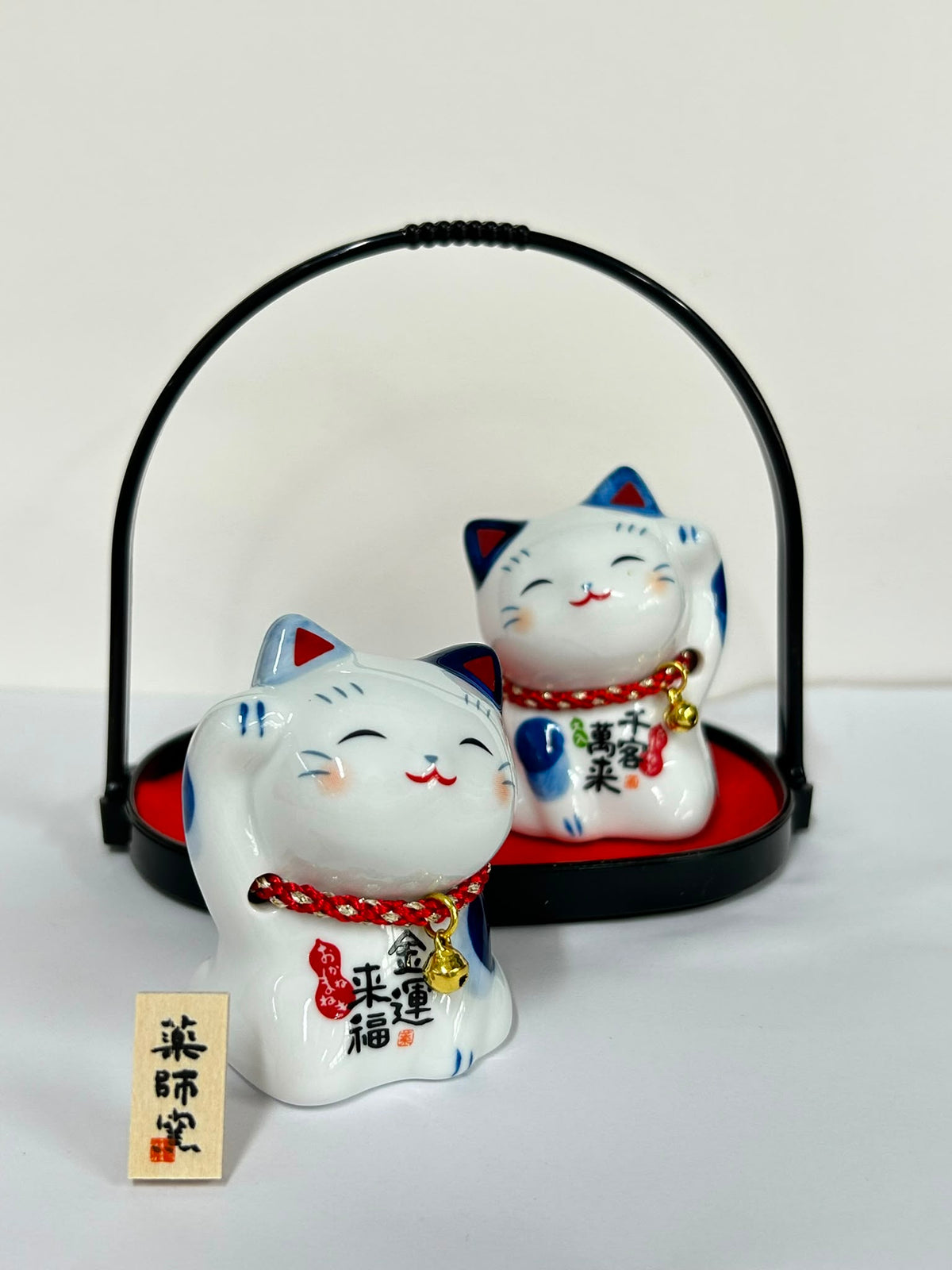 作舍 西木染招財貓 (附鈴鐺 和小籃子)  | Craftman House Nishiki-dyed Hitomimaki Okane Maneki Neko (with bell & Small hand basket)